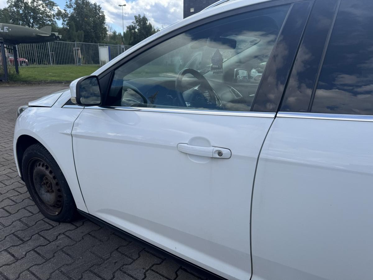 Ford Focus 3 original T&uuml;r vorn links Frost Wei&szlig; 5-T&uuml;rer Rohbau Bj.2012